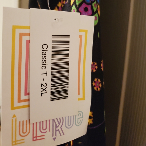 NWT LulaRoe Classic T - Picture 4 of 7